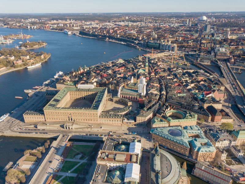 Blick von oben auf das Schloss in Stockholms Altstadt