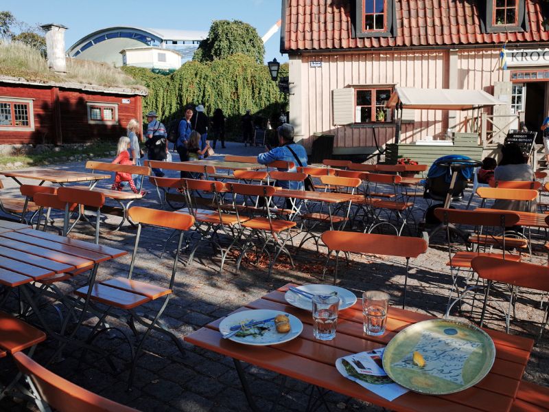 Café mit Sitzplätzen in Skansen Stockholm