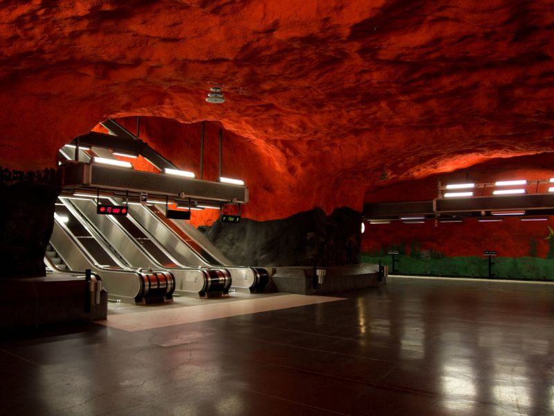 Mit der Metro durch die Hauptstadt Schwedens ist ein besonderes Erlebnis