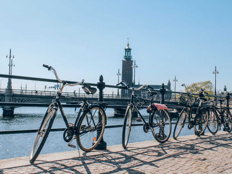 Auch per Fahrradtour lässt sich Stockholm im Sommer organisiert erkunden