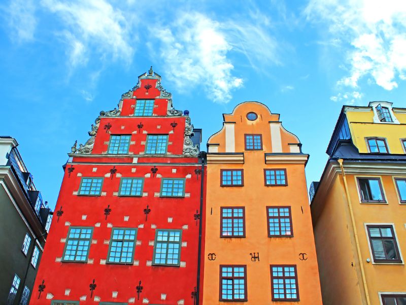 Bunte Häuser sind berühmt am Stortorget Stockholm