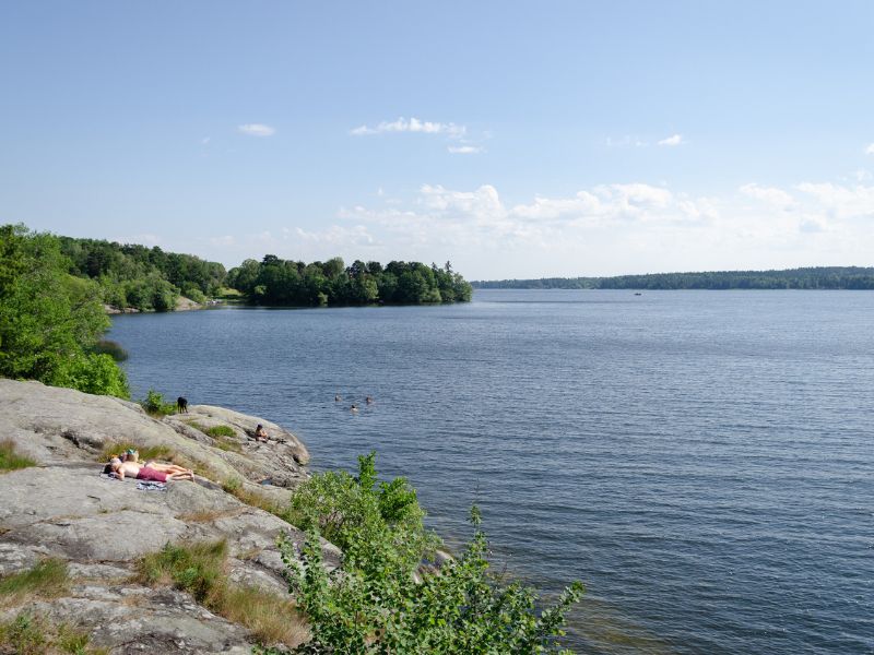 Auch im Schärengarten Stockholms kann man vielerorts baden gehen im Meer