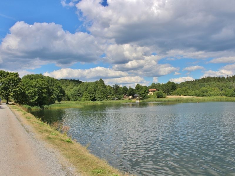 Der See Brunnsviken ist auch ein Badespot im Sommer nahe Stockholm