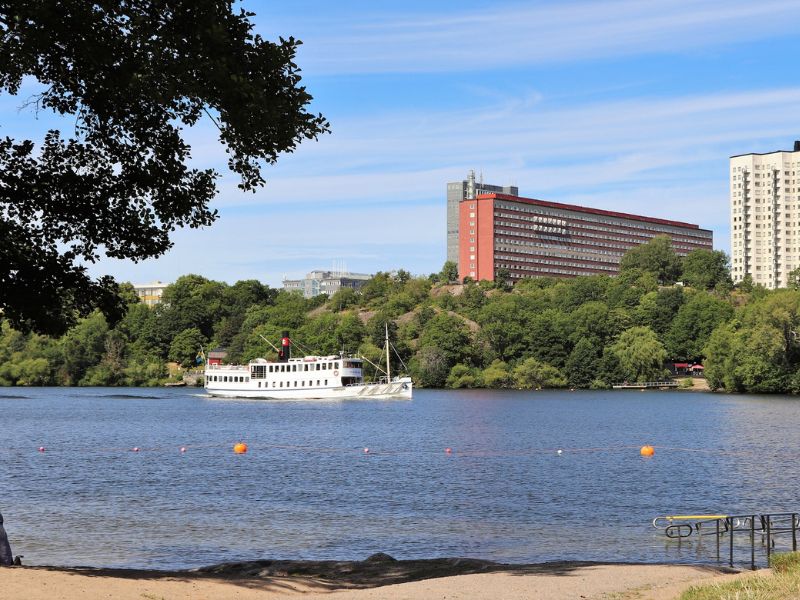 Langholmsbadet ist ein weiterer Strand bei Stockholm