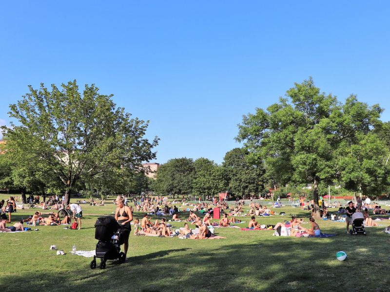 Viel los im Tanto Strandbad am Södermalm Stockholm