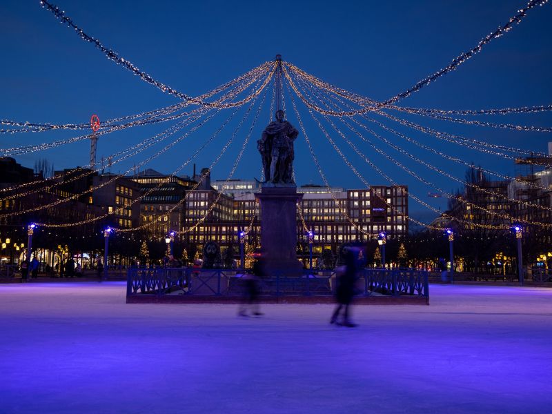 Eisbahn am Weihnachtsmarkt Kungsträdgarden