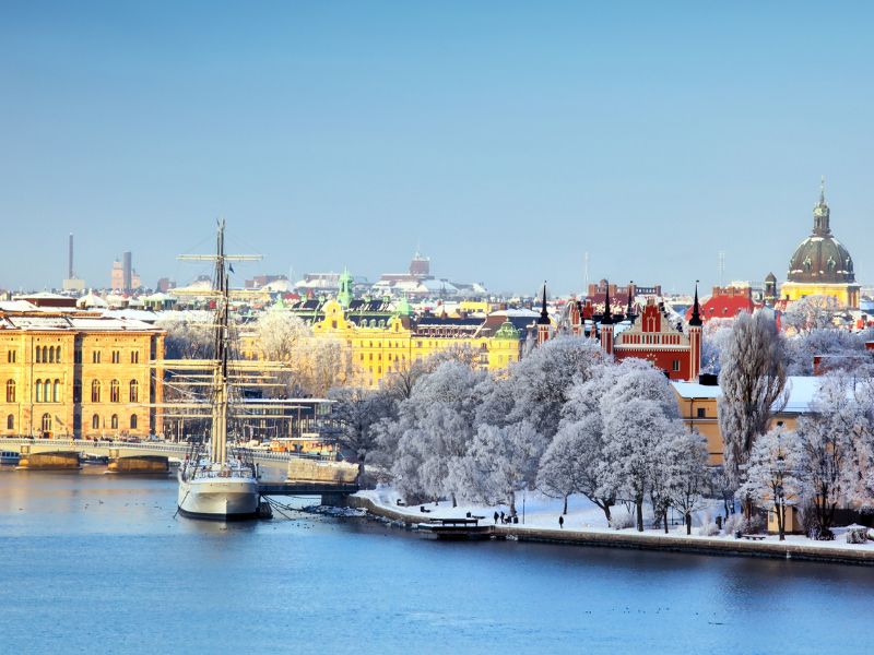 Verschneites Stockholm zur Weihnachtszeit