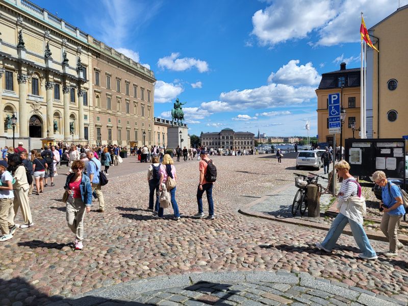 Beeindruckende Fassade vom Königlichen Schloss links